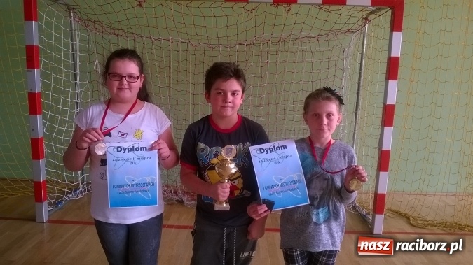 Zdjęcie w galerii na portalu naszraciborz.pl: W Kuźni Raciborskiej odbyły się I Gminne Mistrzostwa Modeli Sterowanych Drogą Radiową wiadomości z regionu