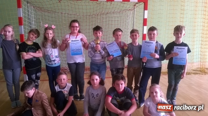 Zdjęcie w galerii na portalu naszraciborz.pl: W Kuźni Raciborskiej odbyły się I Gminne Mistrzostwa Modeli Sterowanych Drogą Radiową wiadomości z regionu