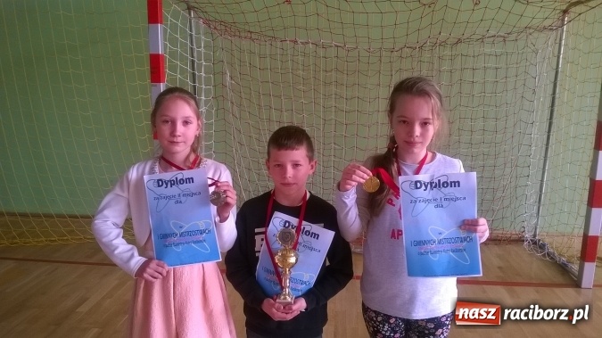 Zdjęcie w galerii na portalu naszraciborz.pl: W Kuźni Raciborskiej odbyły się I Gminne Mistrzostwa Modeli Sterowanych Drogą Radiową wiadomości z regionu