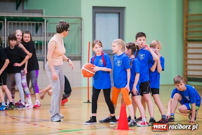 Zdjęcie w galerii na portalu naszraciborz.pl: Turniej Gier i Zabaw w Arenie Rafako wiadomości z regionu