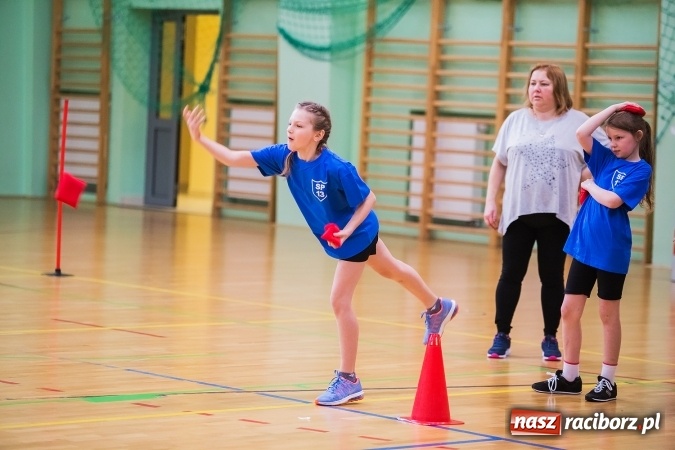 Zdjęcie w galerii na portalu naszraciborz.pl: Turniej Gier i Zabaw w Arenie Rafako wiadomości z regionu