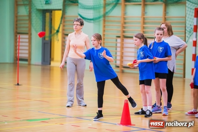 Zdjęcie w galerii na portalu naszraciborz.pl: Turniej Gier i Zabaw w Arenie Rafako wiadomości z regionu