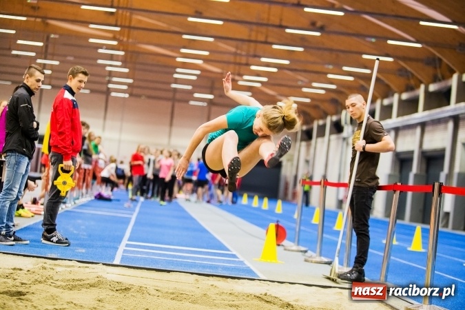 Zdjęcie w galerii na portalu naszraciborz.pl: Drugi dzień Halowych Mistrzostw Raciborza w Lekkiej Atletyce wiadomości z regionu