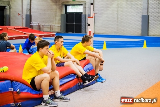 Zdjęcie w galerii na portalu naszraciborz.pl: Drugi dzień Halowych Mistrzostw Raciborza w Lekkiej Atletyce wiadomości z regionu