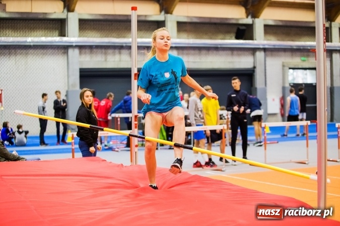 Zdjęcie w galerii na portalu naszraciborz.pl: Drugi dzień Halowych Mistrzostw Raciborza w Lekkiej Atletyce wiadomości z regionu