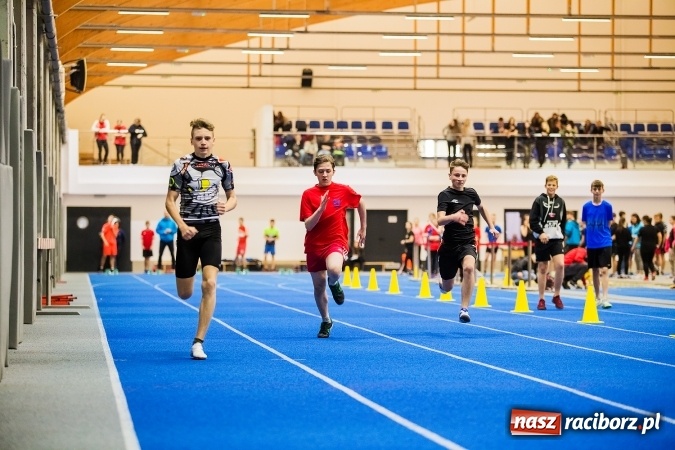 Zdjęcie w galerii na portalu naszraciborz.pl: Drugi dzień Halowych Mistrzostw Raciborza w Lekkiej Atletyce wiadomości z regionu