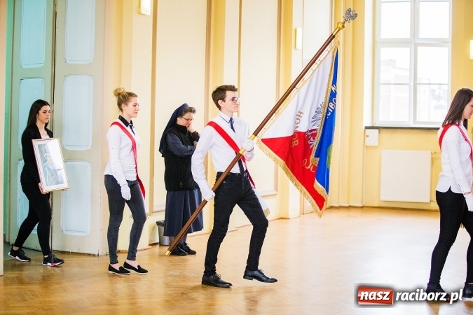 Zdjęcie w galerii na portalu naszraciborz.pl: Uroczyste obchody święta patrona szkoły – Technikum nr 1 w CKZiU nr 1  – Księżnej Eufemii Raciborskiej  wiadomości z regionu
