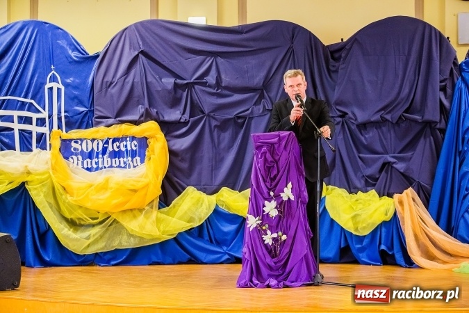 Zdjęcie w galerii na portalu naszraciborz.pl: Uroczyste obchody święta patrona szkoły – Technikum nr 1 w CKZiU nr 1  – Księżnej Eufemii Raciborskiej  wiadomości z regionu