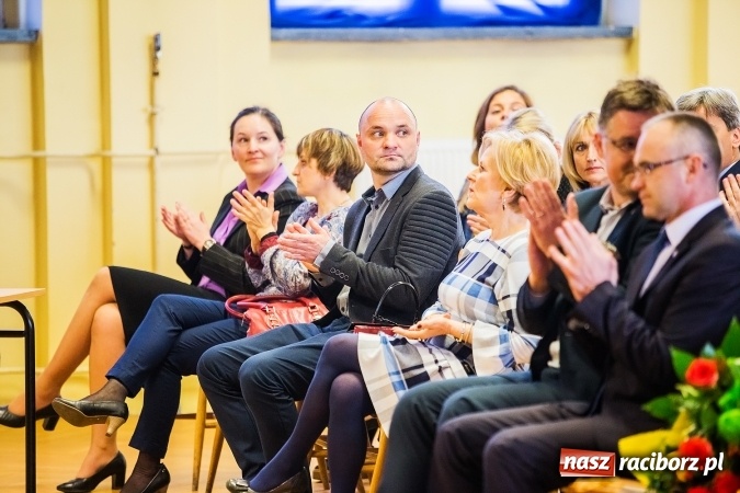 Zdjęcie w galerii na portalu naszraciborz.pl: Uroczyste obchody święta patrona szkoły – Technikum nr 1 w CKZiU nr 1  – Księżnej Eufemii Raciborskiej  wiadomości z regionu