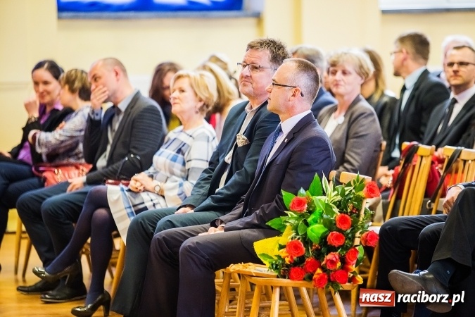 Zdjęcie w galerii na portalu naszraciborz.pl: Uroczyste obchody święta patrona szkoły – Technikum nr 1 w CKZiU nr 1  – Księżnej Eufemii Raciborskiej  wiadomości z regionu