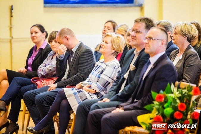 Zdjęcie w galerii na portalu naszraciborz.pl: Uroczyste obchody święta patrona szkoły – Technikum nr 1 w CKZiU nr 1  – Księżnej Eufemii Raciborskiej  wiadomości z regionu