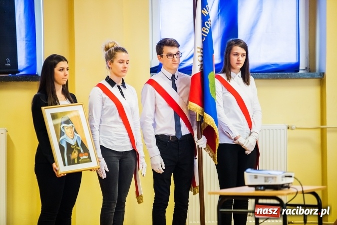 Zdjęcie w galerii na portalu naszraciborz.pl: Uroczyste obchody święta patrona szkoły – Technikum nr 1 w CKZiU nr 1  – Księżnej Eufemii Raciborskiej  wiadomości z regionu