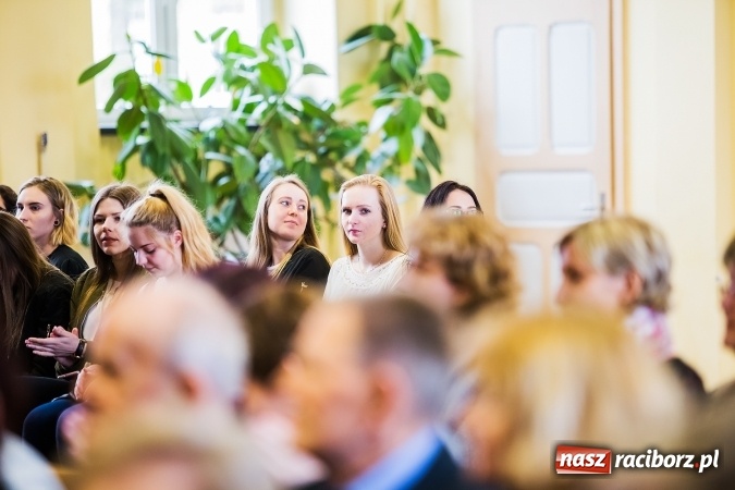 Zdjęcie w galerii na portalu naszraciborz.pl: Uroczyste obchody święta patrona szkoły – Technikum nr 1 w CKZiU nr 1  – Księżnej Eufemii Raciborskiej  wiadomości z regionu