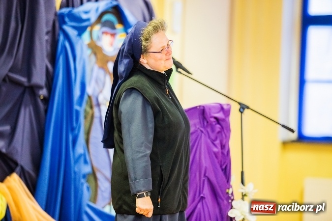 Zdjęcie w galerii na portalu naszraciborz.pl: Uroczyste obchody święta patrona szkoły – Technikum nr 1 w CKZiU nr 1  – Księżnej Eufemii Raciborskiej  wiadomości z regionu