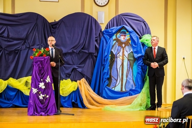 Zdjęcie w galerii na portalu naszraciborz.pl: Uroczyste obchody święta patrona szkoły – Technikum nr 1 w CKZiU nr 1  – Księżnej Eufemii Raciborskiej  wiadomości z regionu