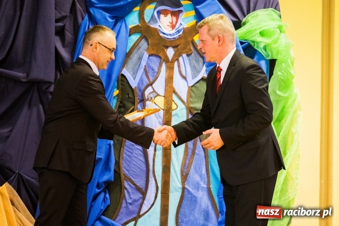 Zdjęcie w galerii na portalu naszraciborz.pl: Uroczyste obchody święta patrona szkoły – Technikum nr 1 w CKZiU nr 1  – Księżnej Eufemii Raciborskiej  wiadomości z regionu
