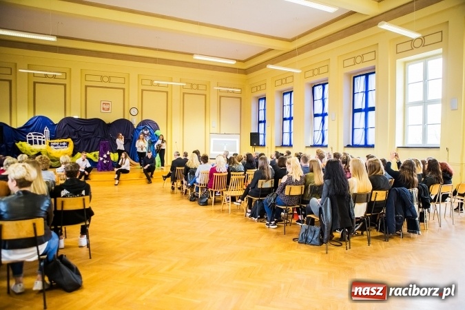 Zdjęcie w galerii na portalu naszraciborz.pl: Uroczyste obchody święta patrona szkoły – Technikum nr 1 w CKZiU nr 1  – Księżnej Eufemii Raciborskiej  wiadomości z regionu