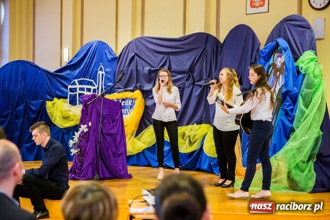 Zdjęcie w galerii na portalu naszraciborz.pl: Uroczyste obchody święta patrona szkoły – Technikum nr 1 w CKZiU nr 1  – Księżnej Eufemii Raciborskiej  wiadomości z regionu