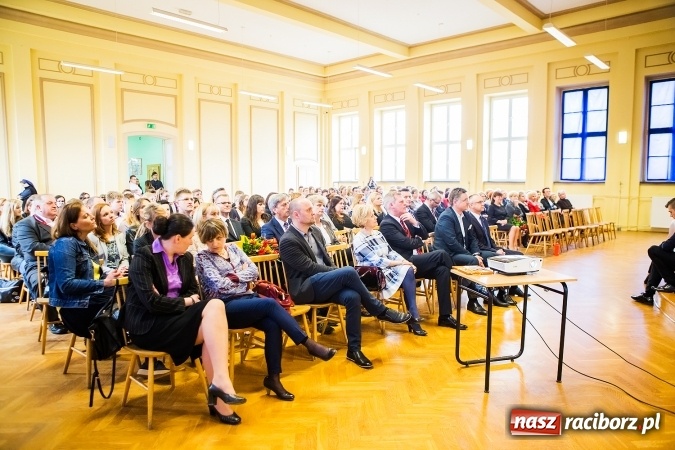 Zdjęcie w galerii na portalu naszraciborz.pl: Uroczyste obchody święta patrona szkoły – Technikum nr 1 w CKZiU nr 1  – Księżnej Eufemii Raciborskiej  wiadomości z regionu