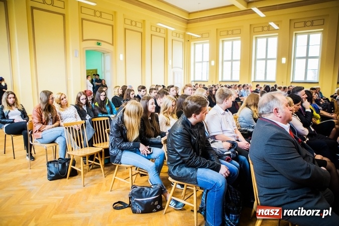 Zdjęcie w galerii na portalu naszraciborz.pl: Uroczyste obchody święta patrona szkoły – Technikum nr 1 w CKZiU nr 1  – Księżnej Eufemii Raciborskiej  wiadomości z regionu