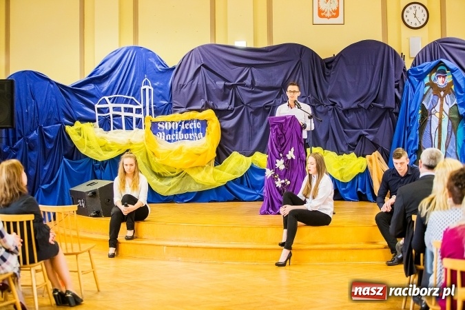 Zdjęcie w galerii na portalu naszraciborz.pl: Uroczyste obchody święta patrona szkoły – Technikum nr 1 w CKZiU nr 1  – Księżnej Eufemii Raciborskiej  wiadomości z regionu