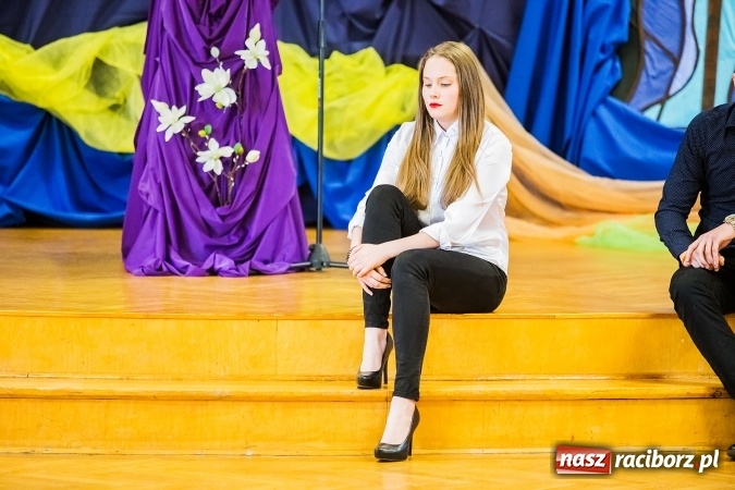 Zdjęcie w galerii na portalu naszraciborz.pl: Uroczyste obchody święta patrona szkoły – Technikum nr 1 w CKZiU nr 1  – Księżnej Eufemii Raciborskiej  wiadomości z regionu