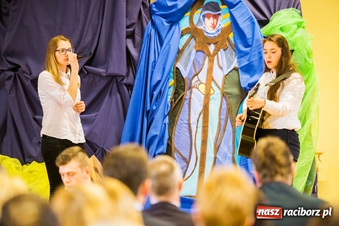 Zdjęcie w galerii na portalu naszraciborz.pl: Uroczyste obchody święta patrona szkoły – Technikum nr 1 w CKZiU nr 1  – Księżnej Eufemii Raciborskiej  wiadomości z regionu