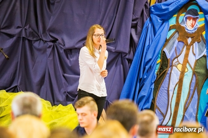 Zdjęcie w galerii na portalu naszraciborz.pl: Uroczyste obchody święta patrona szkoły – Technikum nr 1 w CKZiU nr 1  – Księżnej Eufemii Raciborskiej  wiadomości z regionu