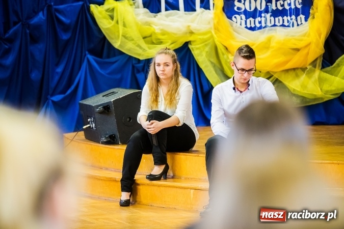 Zdjęcie w galerii na portalu naszraciborz.pl: Uroczyste obchody święta patrona szkoły – Technikum nr 1 w CKZiU nr 1  – Księżnej Eufemii Raciborskiej  wiadomości z regionu