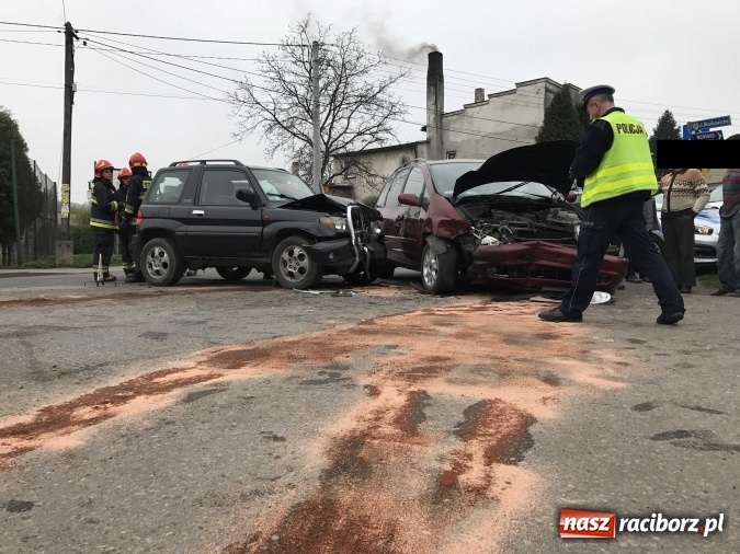 Zdjęcie w galerii na portalu naszraciborz.pl: Zderzenie forda i mitsubishi pajero w Kobyli  wiadomości z regionu