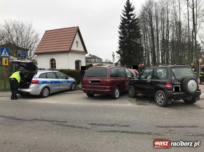 Zdjęcie w galerii na portalu naszraciborz.pl: Zderzenie forda i mitsubishi pajero w Kobyli  wiadomości z regionu