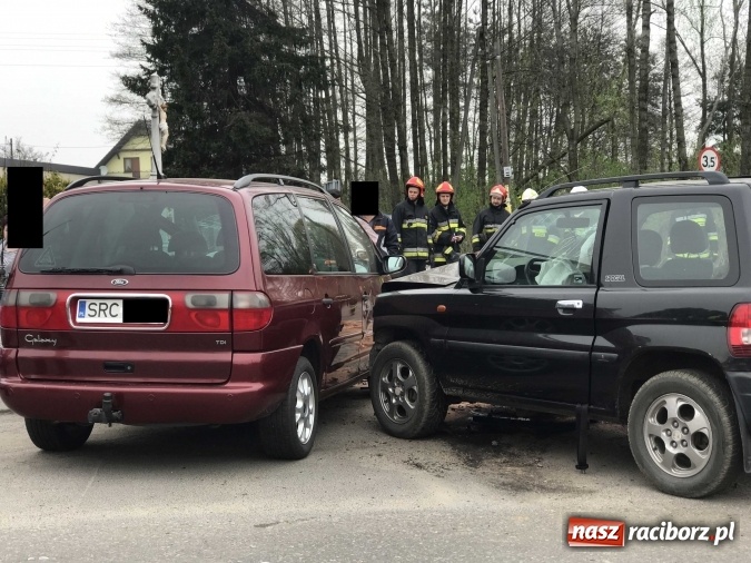 Zdjęcie w galerii na portalu naszraciborz.pl: Zderzenie forda i mitsubishi pajero w Kobyli  wiadomości z regionu