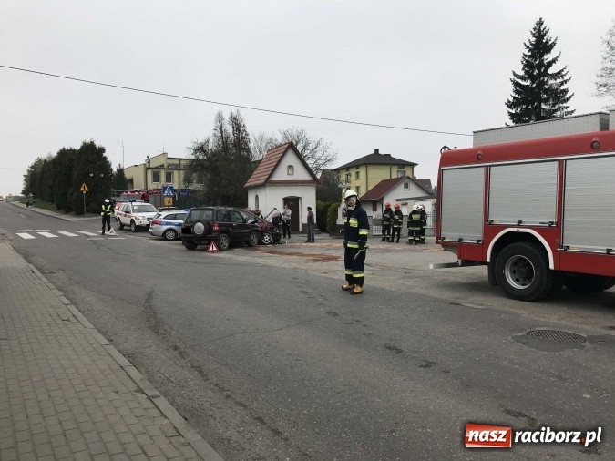 Zdjęcie w galerii na portalu naszraciborz.pl: Zderzenie forda i mitsubishi pajero w Kobyli  wiadomości z regionu