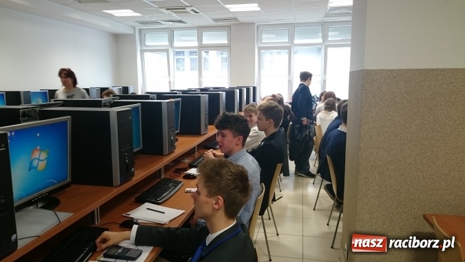 Zdjęcie w galerii na portalu naszraciborz.pl: Gimnazjaliści z Kuźni Raciborskiej w finałach konkursu First Step To Success oraz X Konkursu Informatycznego wiadomości z regionu