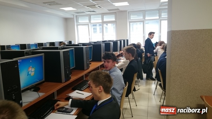 Zdjęcie w galerii na portalu naszraciborz.pl: Gimnazjaliści z Kuźni Raciborskiej w finałach konkursu First Step To Success oraz X Konkursu Informatycznego wiadomości z regionu
