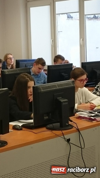 Zdjęcie w galerii na portalu naszraciborz.pl: Gimnazjaliści z Kuźni Raciborskiej w finałach konkursu First Step To Success oraz X Konkursu Informatycznego wiadomości z regionu