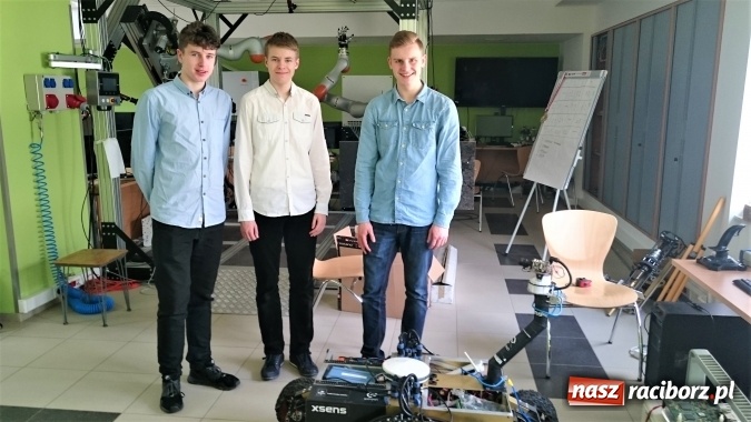 Zdjęcie w galerii na portalu naszraciborz.pl: Gimnazjaliści z Kuźni Raciborskiej w finałach konkursu First Step To Success oraz X Konkursu Informatycznego wiadomości z regionu