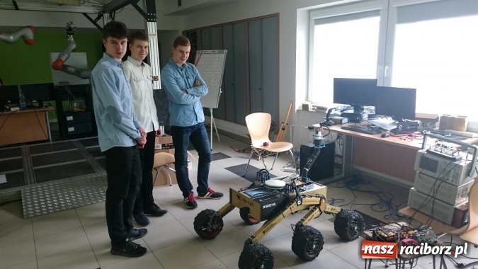 Zdjęcie w galerii na portalu naszraciborz.pl: Gimnazjaliści z Kuźni Raciborskiej w finałach konkursu First Step To Success oraz X Konkursu Informatycznego wiadomości z regionu