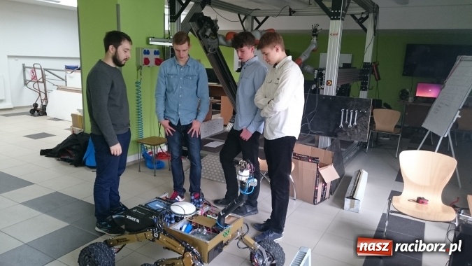 Zdjęcie w galerii na portalu naszraciborz.pl: Gimnazjaliści z Kuźni Raciborskiej w finałach konkursu First Step To Success oraz X Konkursu Informatycznego wiadomości z regionu