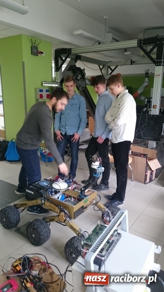 Zdjęcie w galerii na portalu naszraciborz.pl: Gimnazjaliści z Kuźni Raciborskiej w finałach konkursu First Step To Success oraz X Konkursu Informatycznego wiadomości z regionu