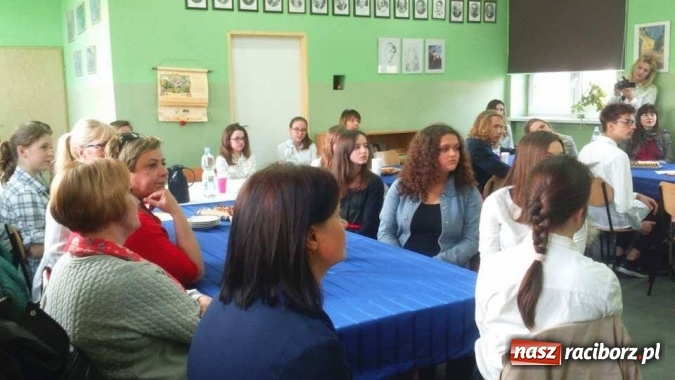 Zdjęcie w galerii na portalu naszraciborz.pl: W II Liceum Og&oacute;lnokształcącym po raz 24. wybrano powiatowych mistrz&oacute;w ortografii wiadomości z regionu