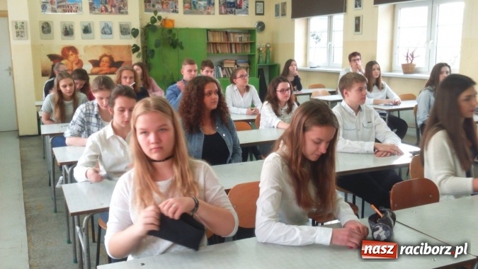 Zdjęcie w galerii na portalu naszraciborz.pl: W II Liceum Og&oacute;lnokształcącym po raz 24. wybrano powiatowych mistrz&oacute;w ortografii wiadomości z regionu
