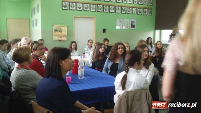 Zdjęcie w galerii na portalu naszraciborz.pl: W II Liceum Og&oacute;lnokształcącym po raz 24. wybrano powiatowych mistrz&oacute;w ortografii wiadomości z regionu