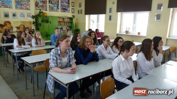 Zdjęcie w galerii na portalu naszraciborz.pl: W II Liceum Og&oacute;lnokształcącym po raz 24. wybrano powiatowych mistrz&oacute;w ortografii wiadomości z regionu