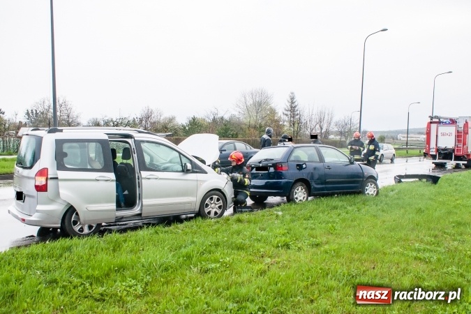 Zdjęcie w galerii na portalu naszraciborz.pl: Zderzenie samochodów na Piaskowej w Raciborzu wiadomości z regionu