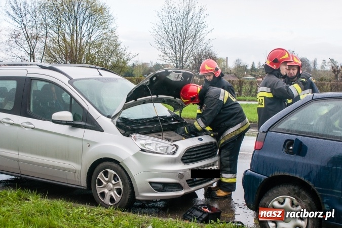 Zdjęcie w galerii na portalu naszraciborz.pl: Zderzenie samochodów na Piaskowej w Raciborzu wiadomości z regionu