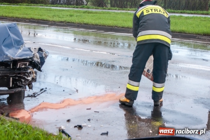 Zdjęcie w galerii na portalu naszraciborz.pl: Zderzenie samochodów na Piaskowej w Raciborzu wiadomości z regionu
