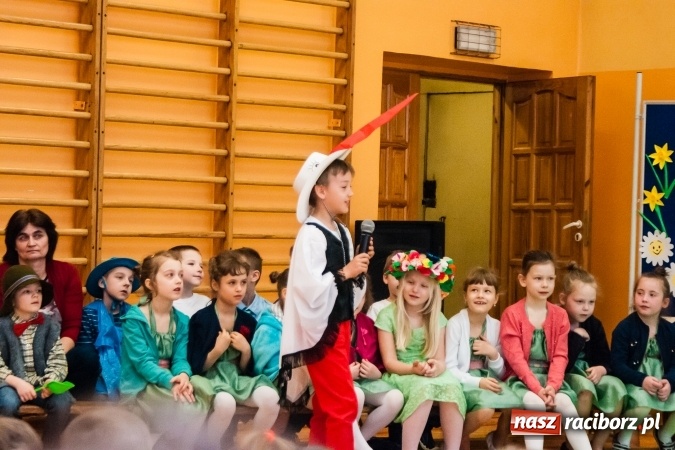 Zdjęcie w galerii na portalu naszraciborz.pl: Wiosenne przedstawienie teatralne w SP 13 wiadomości z regionu