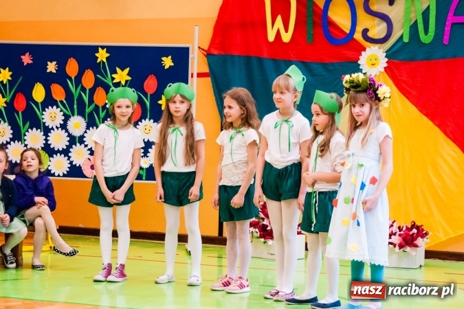 Zdjęcie w galerii na portalu naszraciborz.pl: Wiosenne przedstawienie teatralne w SP 13 wiadomości z regionu