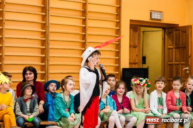 Zdjęcie w galerii na portalu naszraciborz.pl: Wiosenne przedstawienie teatralne w SP 13 wiadomości z regionu